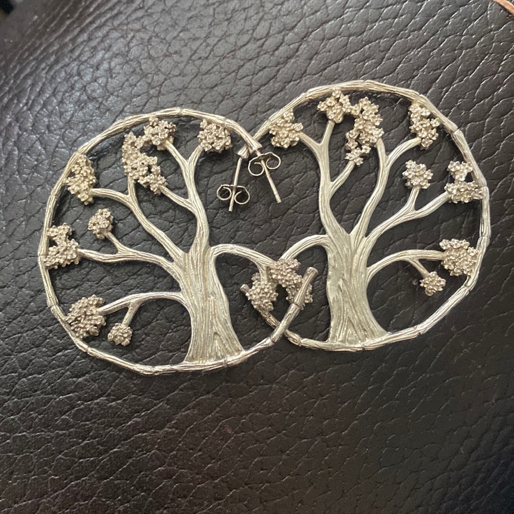 Extremely RARE! Kendra Scott cherry blossom earrings